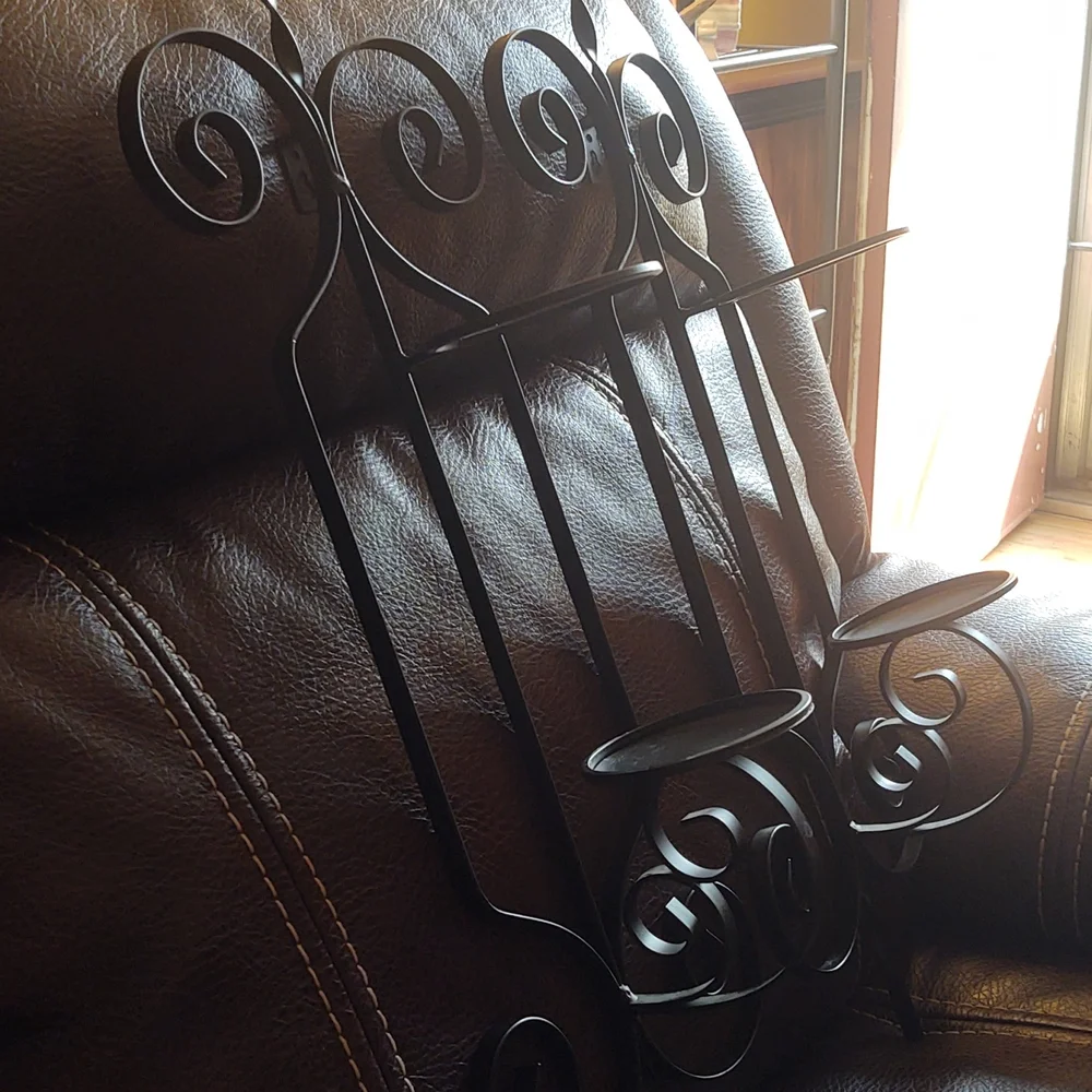 2 wall sconces without glass sconces